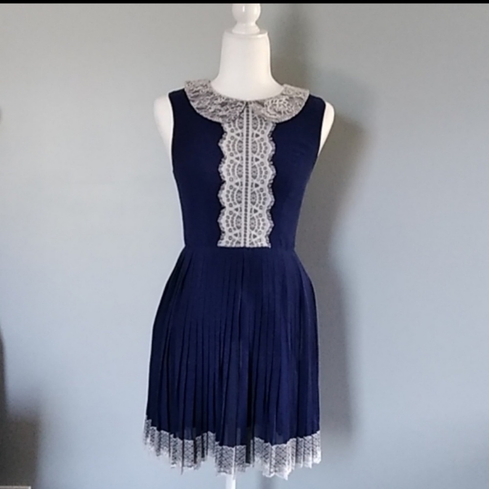 Sleeveless Dress - Picture 2 of 8